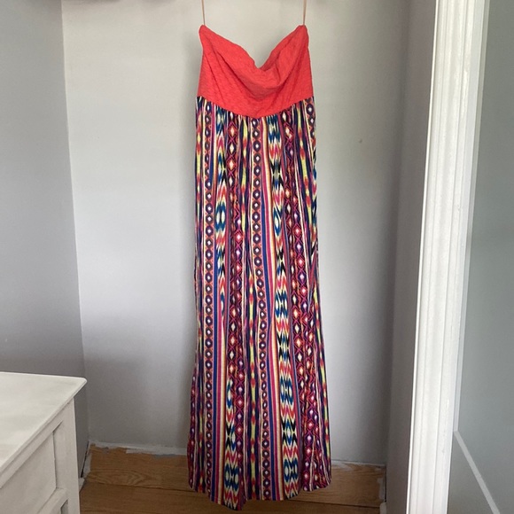 xilharation Dresses & Skirts - Strapless dress